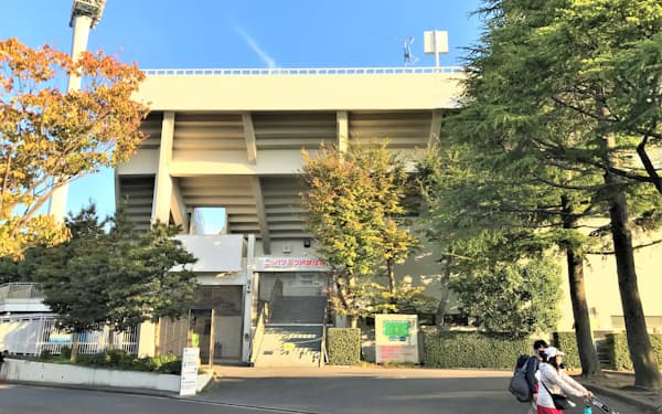 ニッパツ三ツ沢球技場は完成から50年以上が経過し老朽化が進む（横浜市）