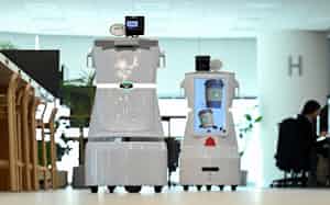 「トランスボッツ」による遠隔制御でコーヒーを運ぶサービスロボット(東京都港区) 「トランスボッツ」による遠隔制御でコーヒーを運ぶサービスロボット(東京都港区)