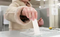 衆院選の期日前投票をする有権者(1月、東京都内)=共同