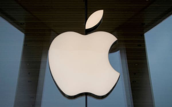 アップルは高機能のスマートフォンなどでブランド価値を高めている＝ロイター
