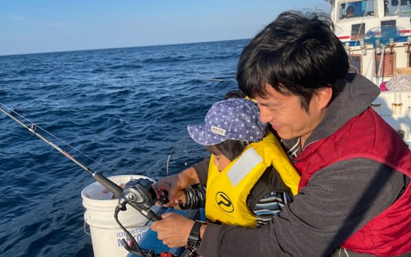 「親子釣りプラン」は「釣りスピリッツ」好きの子どもに本物の釣り体験を提供する(バンダイナムコアミューズメント提供)