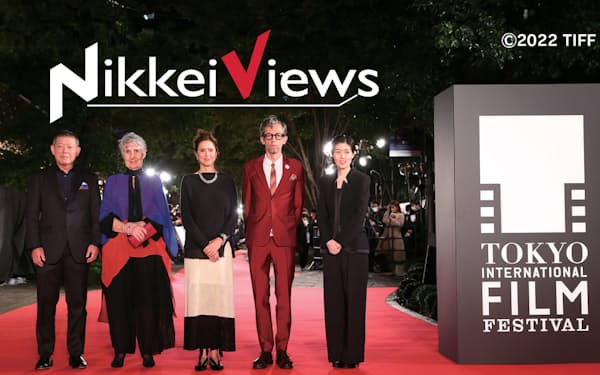 東京国際映画祭のレッドカーペットにそろったコンペティション国際審査委員(c)2022 TIFF