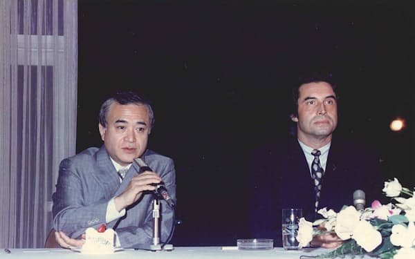 1988年のスカラ座来日公演で佐々木氏と記者会見＝長谷川　清徳撮影
