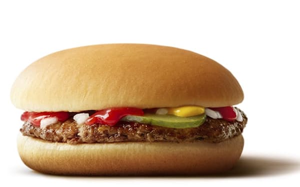 日本マクドナルドは９月末にハンバーガーなど一部商品を値上げした