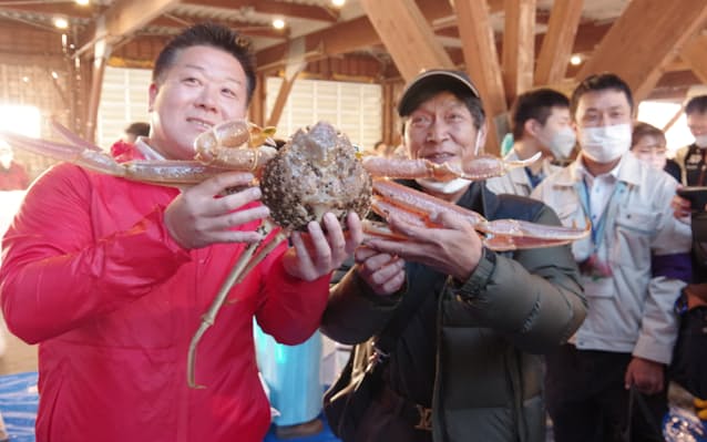 越前がに初競り 極 310万円 ズワイガニ漁解禁 日本経済新聞 越前がに初競り 極 310万円 ズワイガニ漁解禁 日本経済新聞