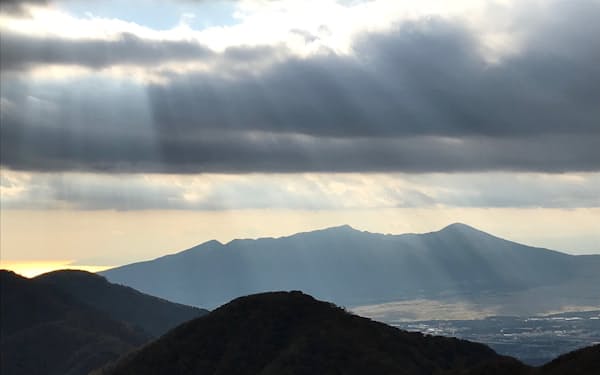 山間部は時雨の季節を迎えつつある(10月下旬、神奈川・静岡の県境付近)