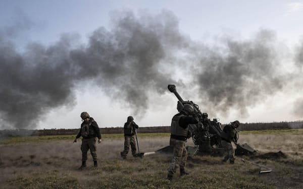 ウクライナ軍の砲兵部隊(5日、ウクライナ南部ヘルソン州)=ゲッティ共同