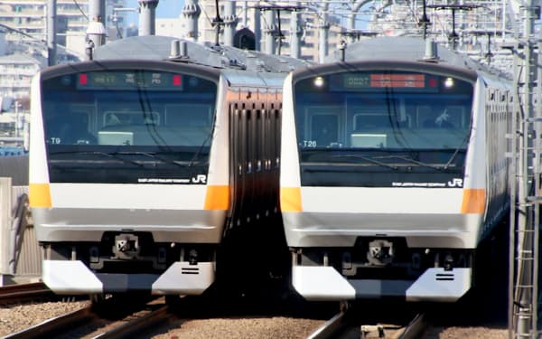 中央線快速は首都圏有数の通勤電車だ。御茶ノ水―三鷹間の複々線区間では中央線・総武線各駅停車の電車と並走している