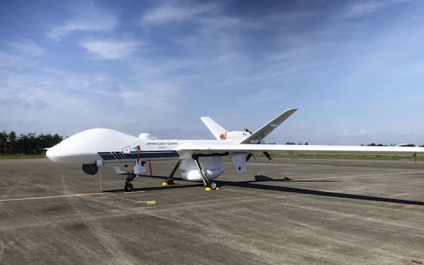 大型無人航空機シーガーディアン＝10月、青森県八戸市（海上保安庁提供）