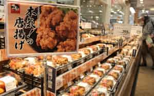 イオン北海道の総菜売り場では「本気!の唐揚げ」が目立つ位置に並ぶ(12日、札幌市のイオン札幌桑園店) イオン北海道の総菜売り場では「本気!の唐揚げ」が目立つ位置に並ぶ(12日、札幌市のイオン札幌桑園店)