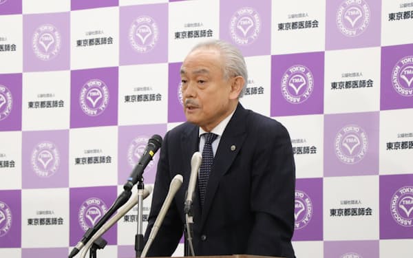 東京都医師会の尾崎治夫会長は「できる対策はワクチン接種だ」と強調した（8日、東京都千代田区）