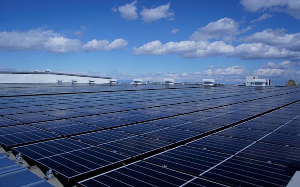 キリンホールディングスは大規模な太陽光パネルを各工場に導入した（キリンビール名古屋工場）