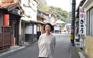 WATOWA社長の近江雅子さん(島根県大田市の温泉津温泉街) WATOWA社長の近江雅子さん(島根県大田市の温泉津温泉街)