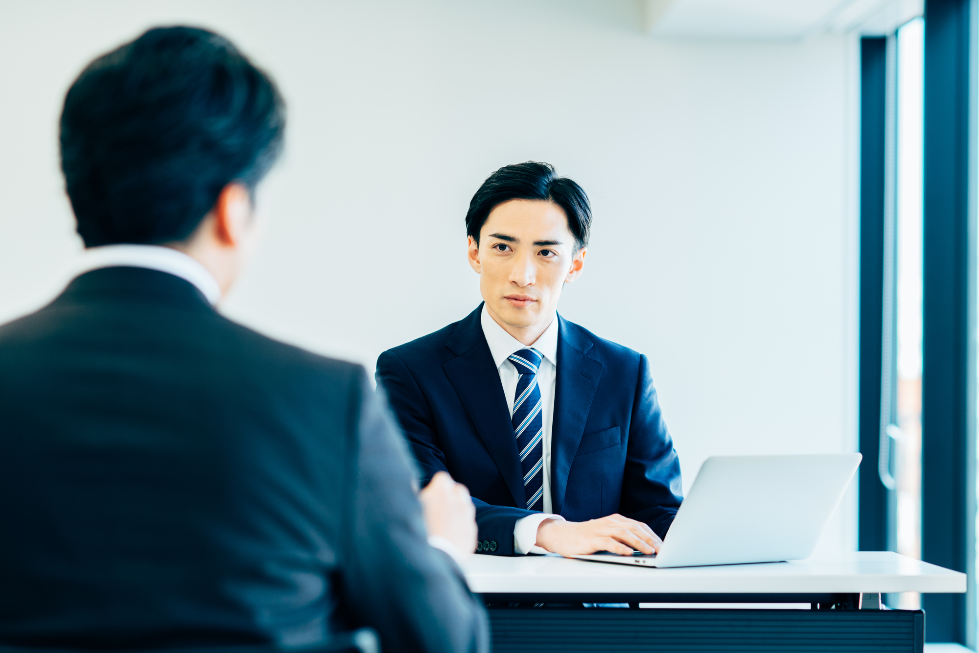今回は筆者の経験を基に、雇用調整を人事担当者の視点から見ていきたいと思います(写真はイメージ)=PIXTA
