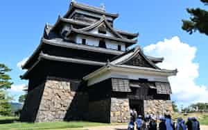 松江城は全国に12しか残っていない天守のひとつだ 松江城は全国に12しか残っていない天守のひとつだ