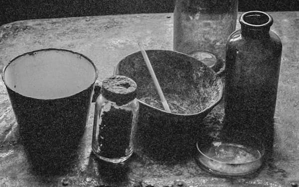 旧731部隊の研究施設跡には当時使用した器具がそのまま残っていた©大石芳野