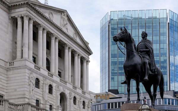 緊急措置によって購入した保有国債の売却を始めると発表した英イングランド銀行＝ロイター