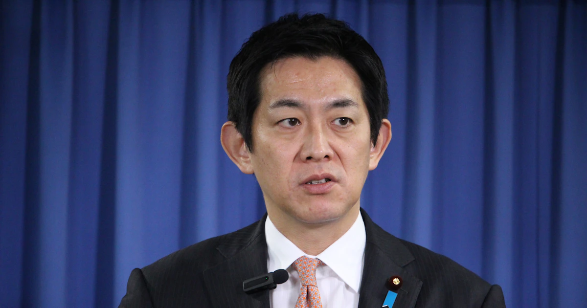 自民党の小林鷹之氏、給付付き税額控除・消費税減税「同時並行で進める」 - 日本経済新聞