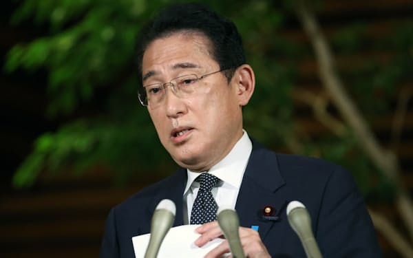葉梨法相の更迭について取材に答える岸田首相（11日、首相官邸）