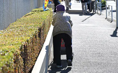 外出が可能なうちに施設の検討を始めるのも一案だ
