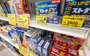 ドラッグストアの風邪薬の棚 ドラッグストアの風邪薬の棚