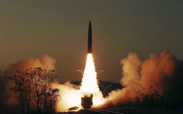 北朝鮮はミサイル発射を繰り返す（１１月、朝鮮中央通信＝共同）