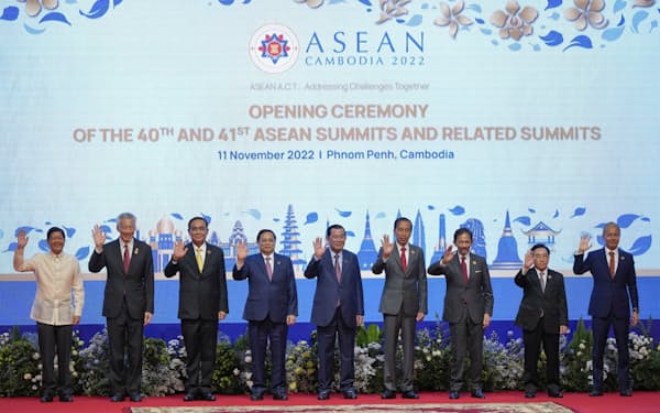ASEAN首脳会議は９カ国で開催された（11日、プノンペン）＝AP