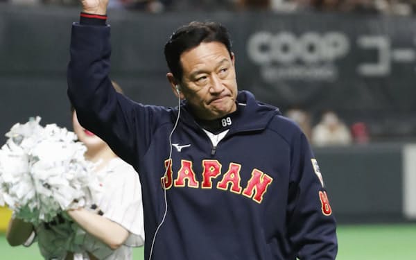 栗山監督はWBCでの優勝が「日本の野球の発展につながると信じている」と語る（2022年11月の強化試合）＝共同