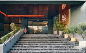 旧本社ビルを改装して「セットアップオフィス」にした(横浜市)=上野GHD提供 旧本社ビルを改装して「セットアップオフィス」にした(横浜市)=上野GHD提供