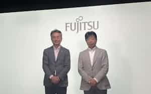 富士通の説明会に登壇した富士通の岡田英人AI戦略・ビジネス開発本部長㊧と公共・社会インフラビジネスグループの国分出特定プロジェクト対策室長(17日、東京都千代田区) 富士通の説明会に登壇した富士通の岡田英人AI戦略・ビジネス開発本部長㊧と公共・社会インフラビジネスグループの国分出特定プロジェクト対策室長(17日、東京都千代田区)