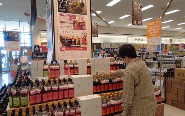 イオン系の食品売り場には「みやざきワイン」新酒のコーナーを設置（宮崎市）