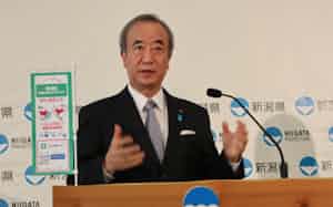 花角知事は26年度予算案の概要を説明した(18日、新潟県庁) 花角知事は26年度予算案の概要を説明した(18日、新潟県庁)