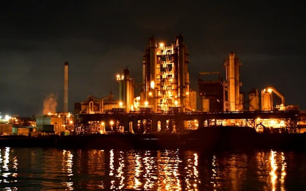 千葉港からのクルーズ船で眺めることができる工場夜景