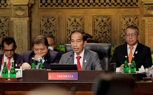 G20サミットの議長を務めるインドネシアのジョコ大統領（16日、バリ島）＝ロイター