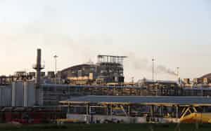 LNG事業「アトランティックLNG」(2022年、トリニダード・トバゴ)=ロイター LNG事業「アトランティックLNG」(2022年、トリニダード・トバゴ)=ロイター