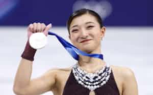 女子で銀メダルを獲得した坂本花織さん=ミラノ(共同) 女子で銀メダルを獲得した坂本花織さん=ミラノ(共同)