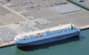 九州の鉱工業生産指数は自動車生産が持ち直し2年ぶりに上昇した(福岡県内の港) 九州の鉱工業生産指数は自動車生産が持ち直し2年ぶりに上昇した(福岡県内の港)