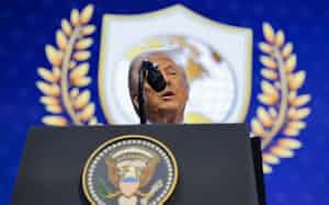 トランプ米大統領(1月のスイス・ダボス会議)=ロイター トランプ米大統領(1月のスイス・ダボス会議)=ロイター