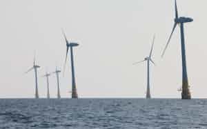 商用運転を始めた浮体式洋上風力発電所(21日、長崎県五島市沖) 商用運転を始めた浮体式洋上風力発電所(21日、長崎県五島市沖)