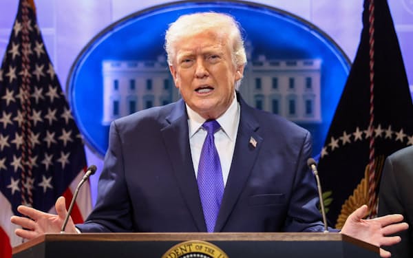 米最高裁の関税違法判決を受け、ホワイトハウスで記者会見するトランプ大統領=20日、ワシントン(ロイター=共同)