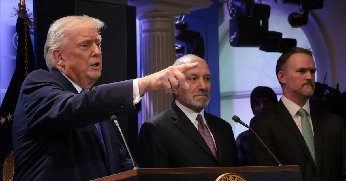 トランプ氏、新関税の税率「15%に」 発動前に引き上げ表明 - 日本経済新聞