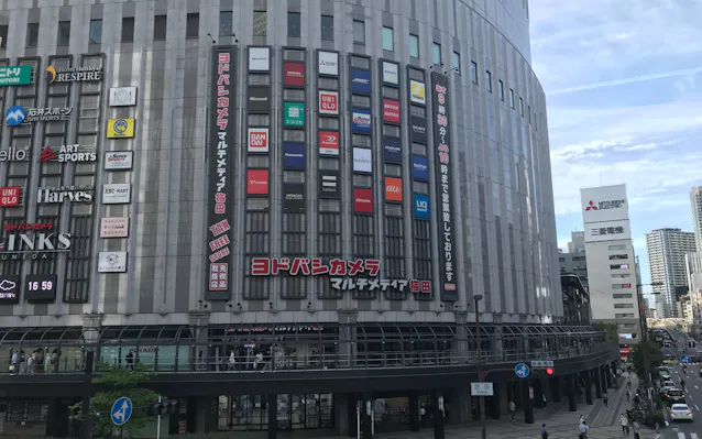 梅田発 池袋着の ヨドバシ鉄道 敗戦百貨店が成長源 日本経済新聞 梅田発 池袋着の ヨドバシ鉄道 敗戦百貨店が成長源 日本経済新聞