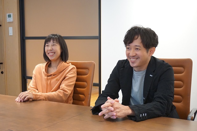 LIFULLの村川麻衣さん(左)と羽田幸広さん(右)