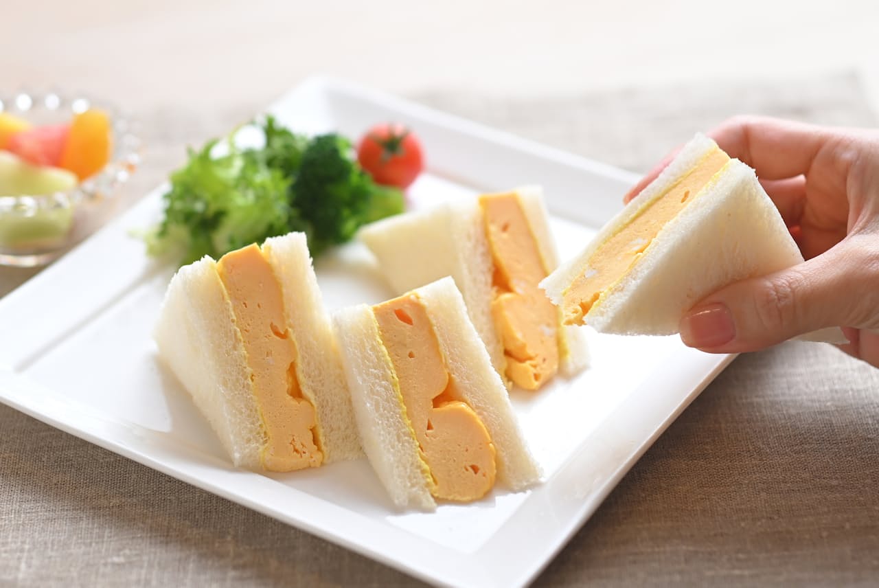 だし巻き卵を使ったサンドイッチは自宅でも手軽に作れる=岡村　享則撮影