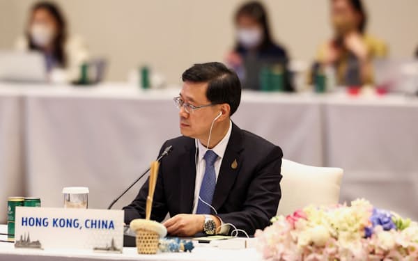 APECの会議に出席する香港の李家超・行政長官（18日、バンコク）＝ロイター