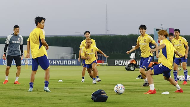 サッカー日本代表どこでいくか 初戦ドイツ プレスが鍵 日本経済新聞 サッカー日本代表どこでいくか 初戦ドイツ プレスが鍵 日本経済新聞