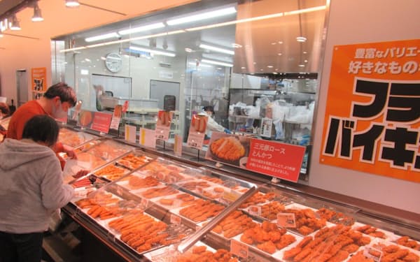 「ベイシア Foods Park 大田原店」の揚げ物売り場は同社最大級で幅7メートル超もある