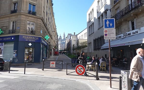 パリ市内では、168を超える学校前の道路が歩行者専用空間に生まれ変わった（写真：筆者）
