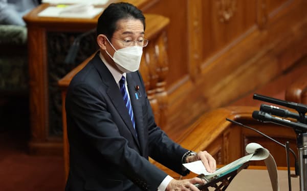 参院本会議で答弁する岸田首相（22日）