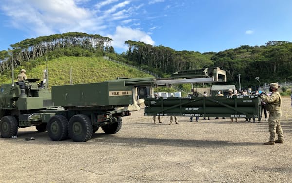 日米の演習では、ハイマースへのミサイル装塡訓練も実施（11月、鹿児島県瀬戸内町）